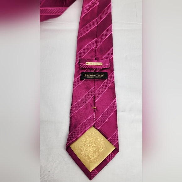 💪 DONALD J. TRUMP SIGNATURE COLLECTION SILK MEN'S TIE - PINK 💪 - Picture 2 of 7